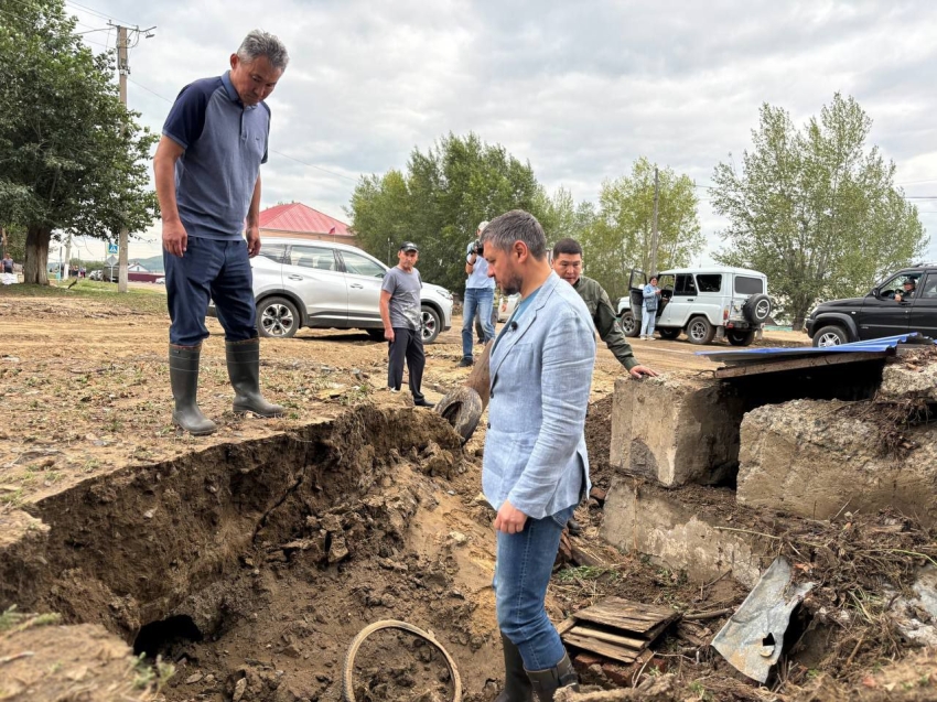 Пострадали дома, приусадебные участки - губернатор Александр Осипов работает на месте последствий паводков в поселке Орловский Агинского Бурятского округа