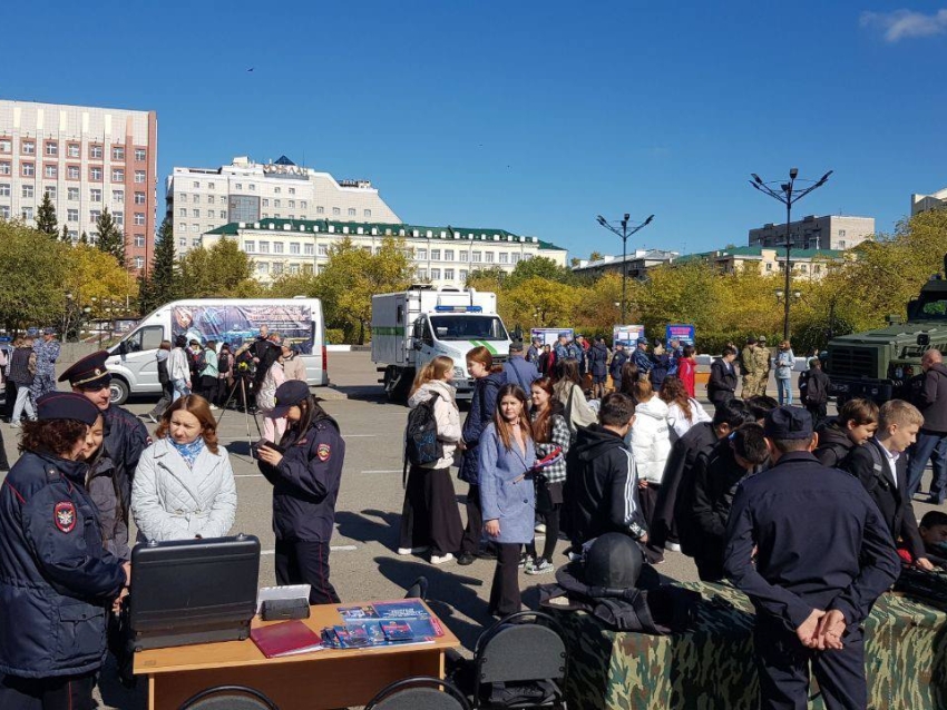 Более 200 школьников Читы познакомили с профессиями силовых ведомств