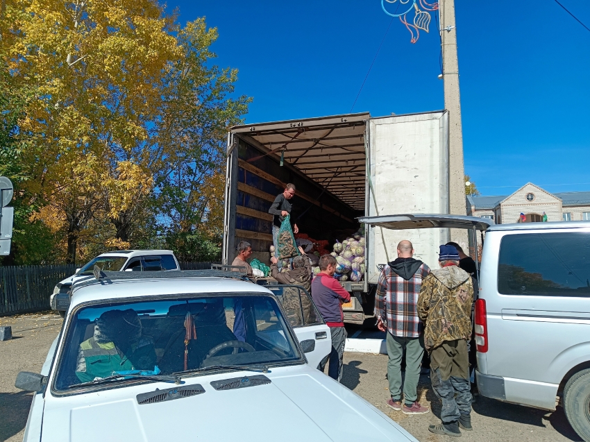 Забайкальцы, чьи огороды пострадали от стихии, начали получать овощные наборы