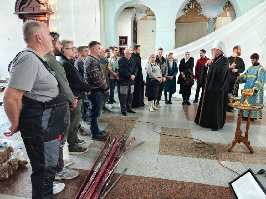 ​Художники из Москвы, Санкт-Петербурга, Шуи и Иванова расписывают кафедральный Собор Казанской иконы Божьей Матери в Чите