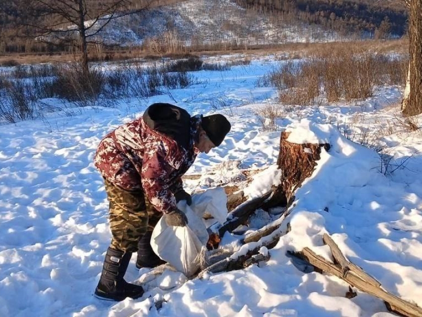 Егеря на территории Урюмканского заказника обустроили галечники для боровой дичи