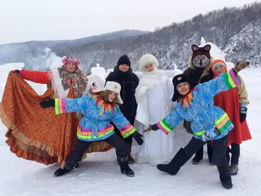 По мотивам русских сказок: народный праздник снежных скульптур на реке Шилке организовала забайкальская семья