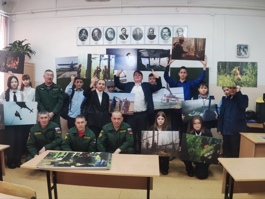 Авипожарные Хилокского отделения рассказали школьникам и студентам о своей профессии