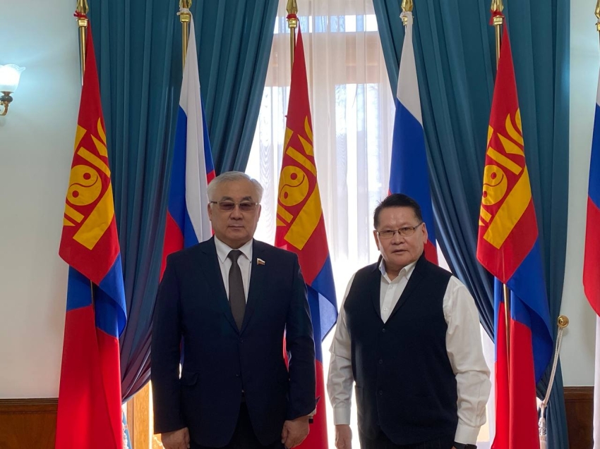 Сенатор Баир Жамсуев встретился с послом Монголии в России господином Улзийсайханом Энхтувшином 