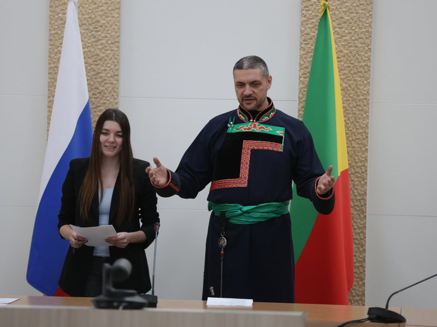 Главы субъектов России, где отмечают Сагаалган, поздравили друг друга через телемост
