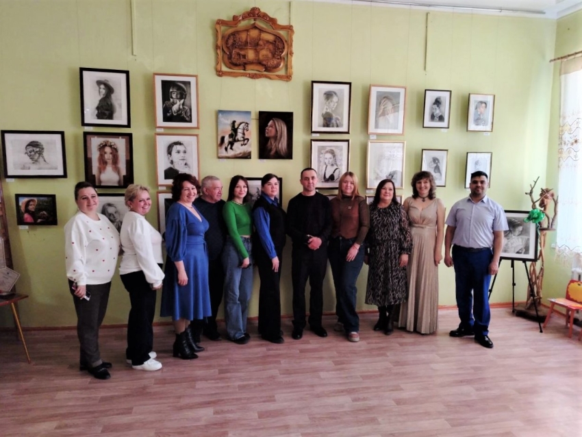 Художник-портретист из Забайкалья посвятил персональную выставку возвращению в Оловяннинский район