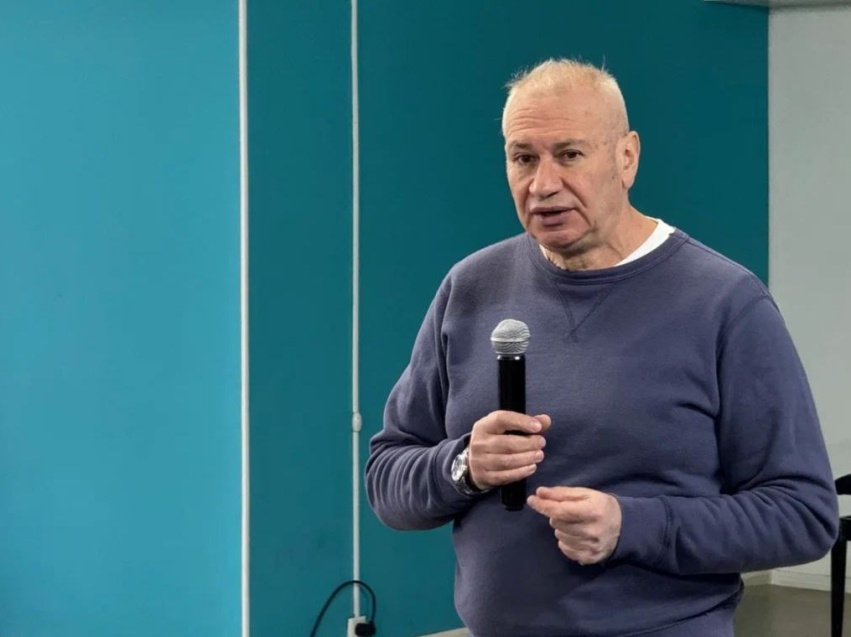 Известный журналист Владимир Касютин на «Регион-медиа» провел мастер-класс для печатных СМИ