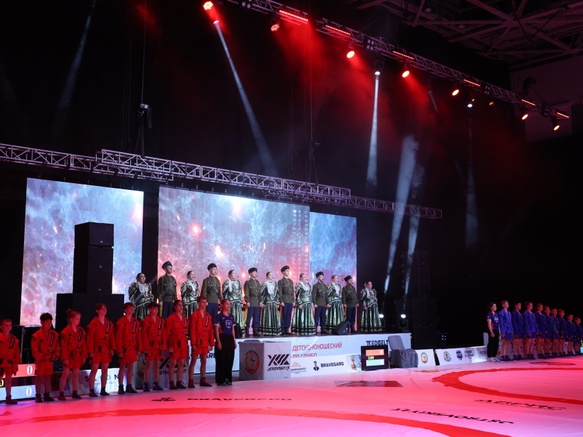 В Чите прошел международный турнир по самбо среди юношей и девушек «Кубок пяти стран»