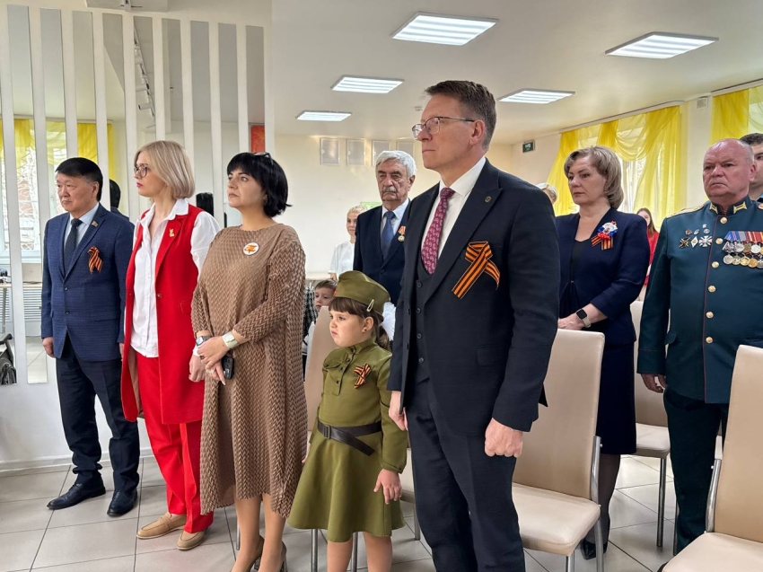 Забайкальских ветеранов поздравили песнями военных лет и выставкой ретро-техники