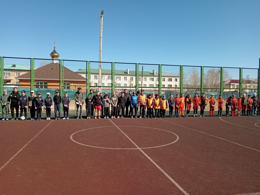 Более 10 команд собрал турнир по мини-футболу, посвящённый 80-летию Великой Победы в Маккавеево