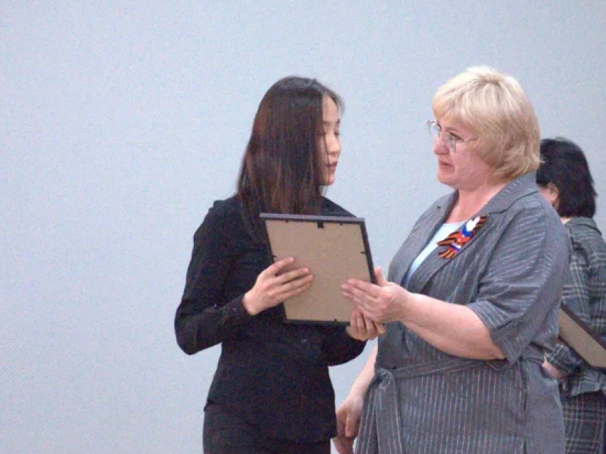 Почти 50 студентов Забайкалья, проявивших себя в различных направлениях, получили стипендии губернатора 