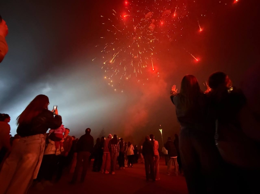 Криками «Ура!» и аплодисментами читинцы встретили праздничный артиллерийский салют в столице Забайкалья