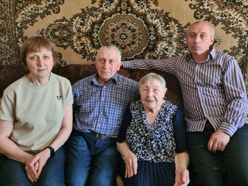   Юбилеи и новорожденные: День семьи в Департаменте ЗАГС отметили поздравлениями