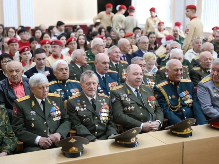 ​#ЗабВО90: Встреча молодёжи с членами Союза ветеранов ордена Ленина ЗабВО прошла в Чите