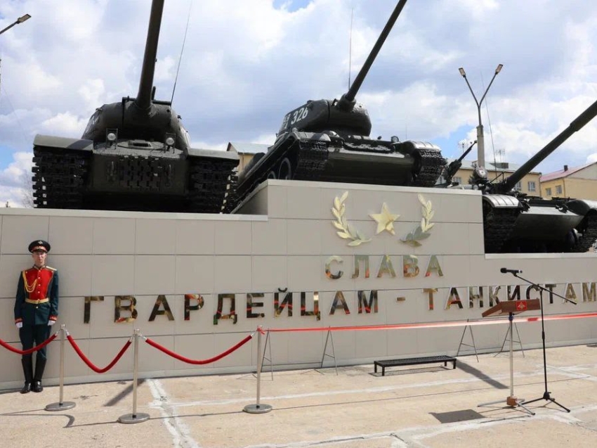 #ЗабВО90: Танк Героя Советского Союза «Боевая подруга» возглавил открытый в Песчанке мемориал