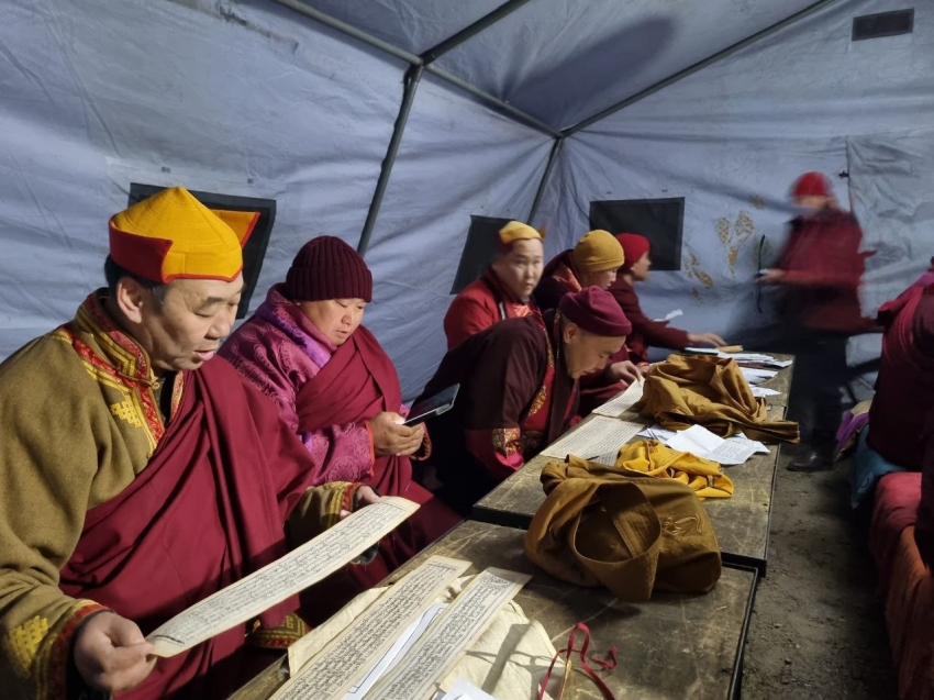 На берегу Аги буддисты провели особенный обряд – они молились о ниспослании дождя