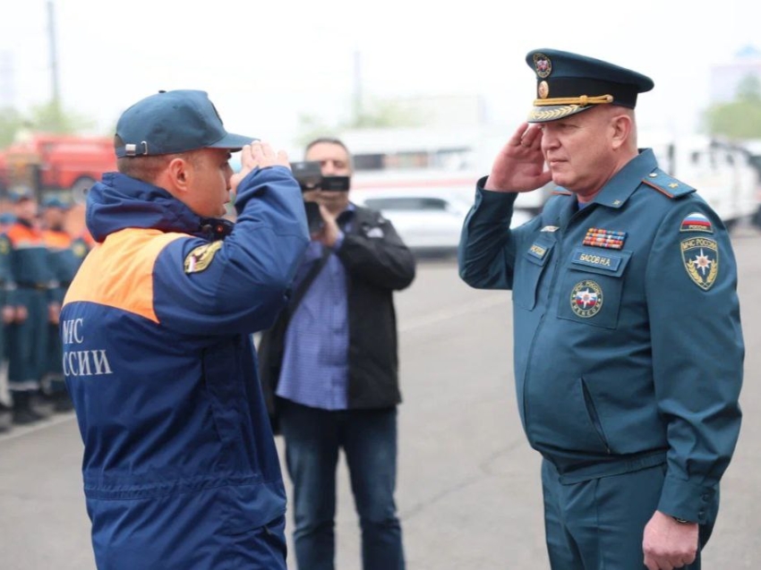 ​Пожарных из Хабаровска наградили за помощь Забайкалью в борьбе с огнем