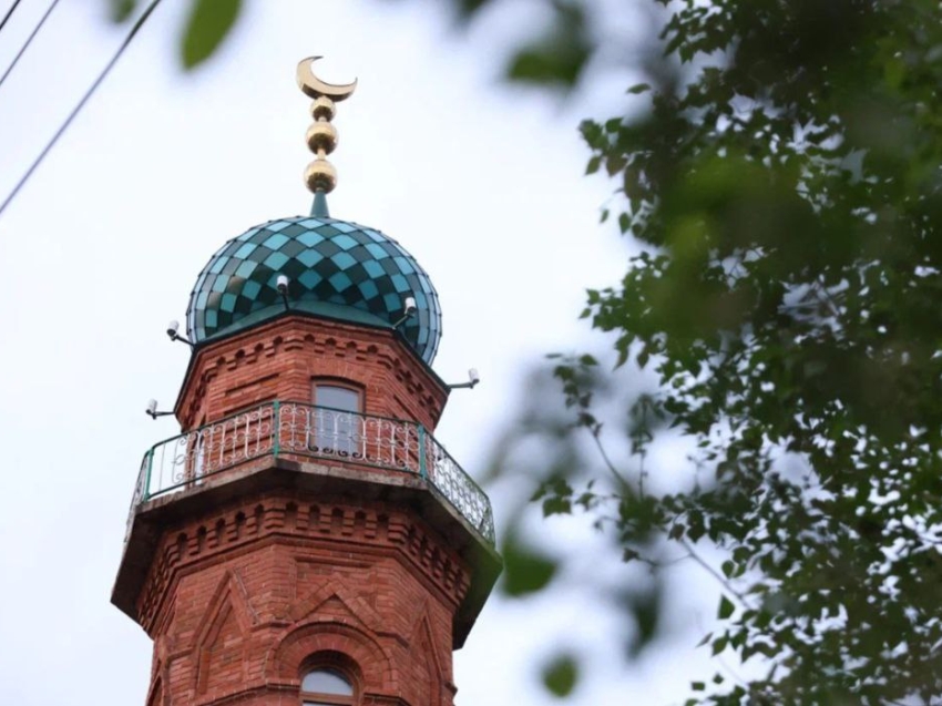 ​Мусульмане начали раннее утро с молитвы в Читинской соборной мечети в честь священного праздника Курбан-байрам