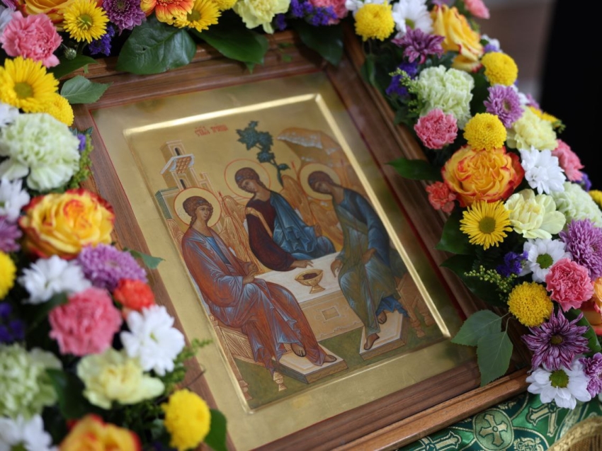 С праздником Святой Троицы поздравил православных забайкальцев Митрополит Читинский и Петровск-Забайкальский Димитрий