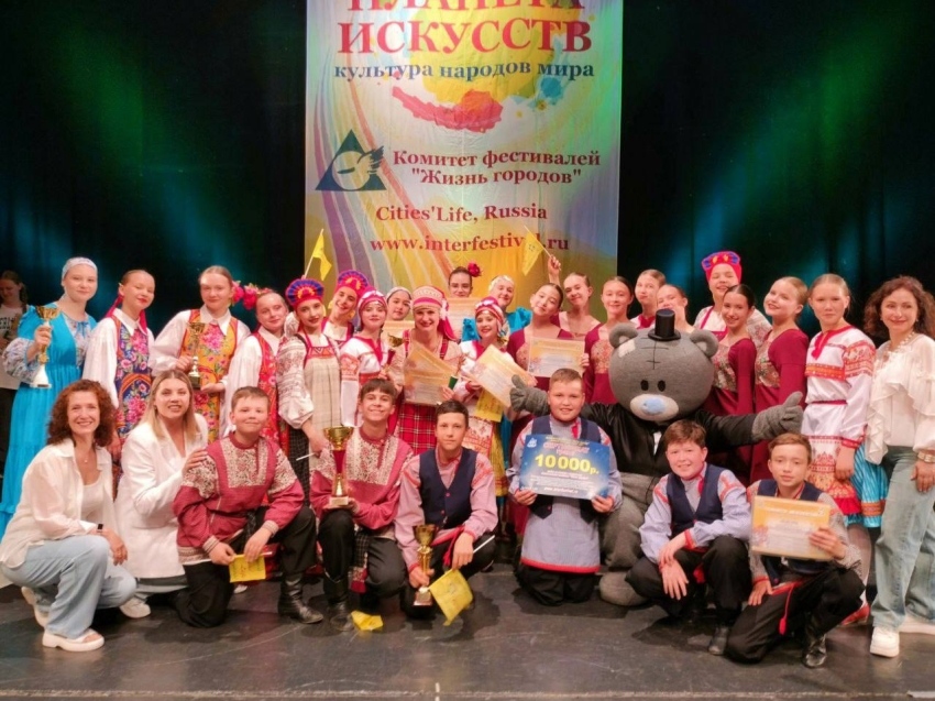 Танец «Тимоня» от ансамбля-студии «Отрада» из Читы покорил фестиваль в Санкт-Петербурге