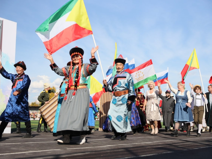 Забайкальцы танцами под ретро-хиты, соревнованиями и играми отпразднуют День России