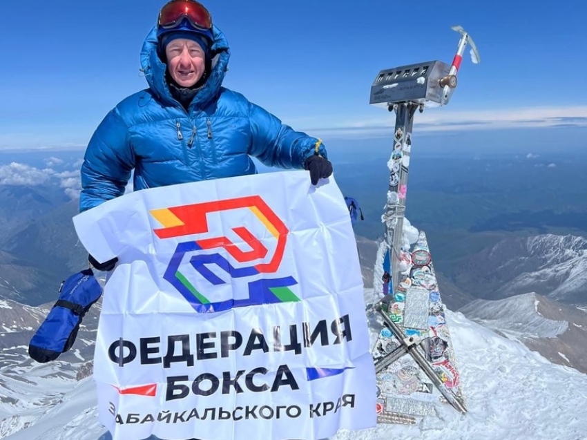 Флаг Федерации бокса Забайкальского края поставили на Эльбрусе