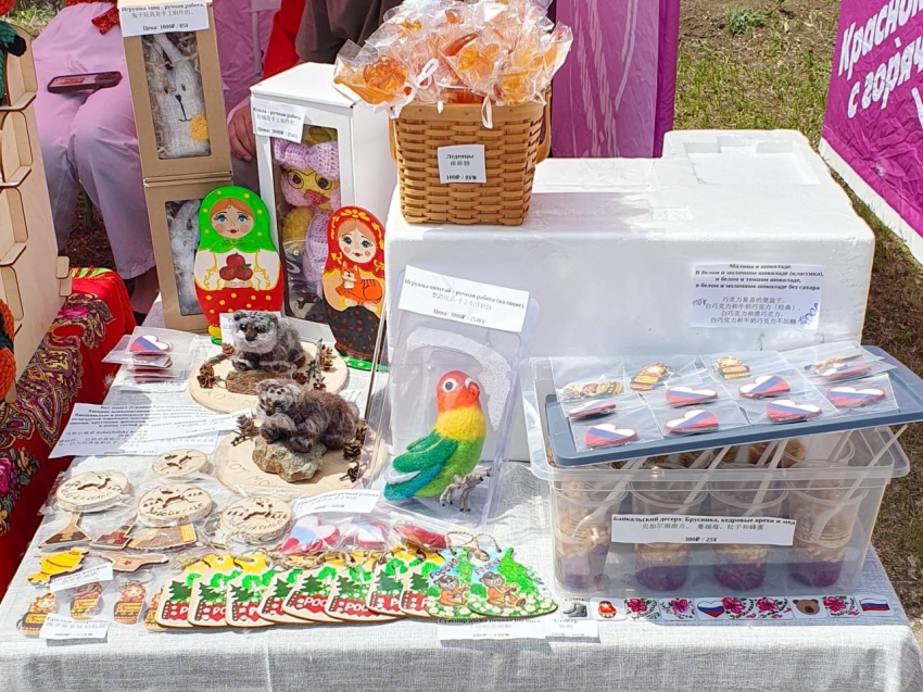 Краснокаменск открыл двери для китайских туристов: ярмарка ремёсел и культуры объединила два народа