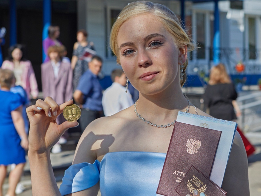 Более 250 учащихся и выпускников школ Каларского округа получат премии за успешную учёбу