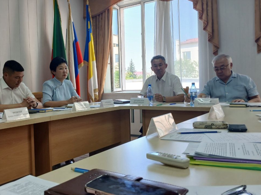 Сенатор Баир Жамсуев обсудил развитие печатных изданий