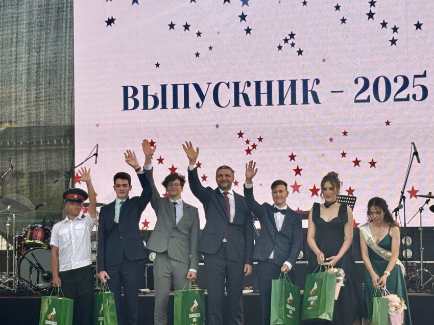 ​Более 1,5 тысячи юных забайкальцев выпустились из школ Читы
