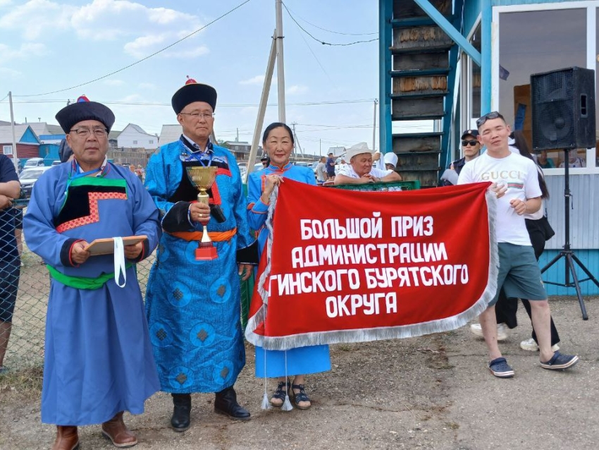 Конные скачки и состязания по перетягиванию каната прошли в рамках окружного культурно-спортивного праздника «Зунай наадан- 2025» в Амитхаше