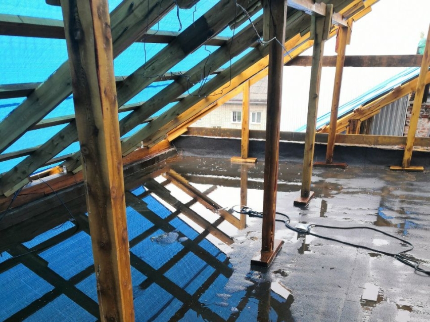 ​Собственникам квартир восстановят ущерб от потопа, произошедшего во время капремонта крыши в Чите