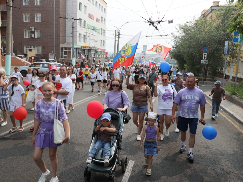 Семьи путешественников, железнодорожников, врачей и спортсменов пройдут в параде семей по Чите