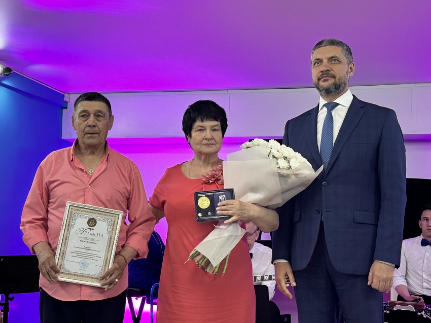 ​«Главное – слушать друг друга и слышать», - супружеские пары из Читы поделились секретом долгого и счастливого брака