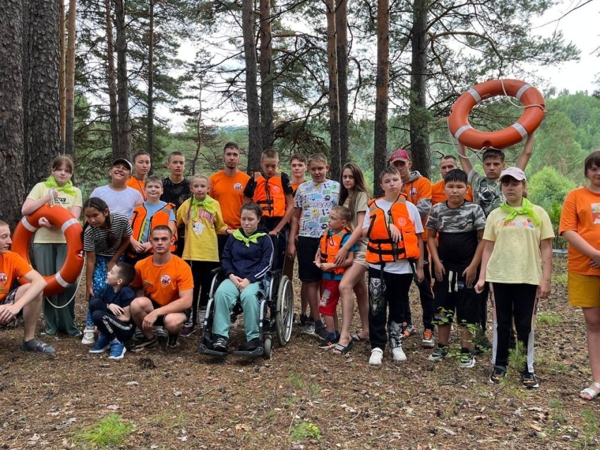 В лагере «Сосновый бор» проходят патриотические смены для детей, включая детей с ОВЗ