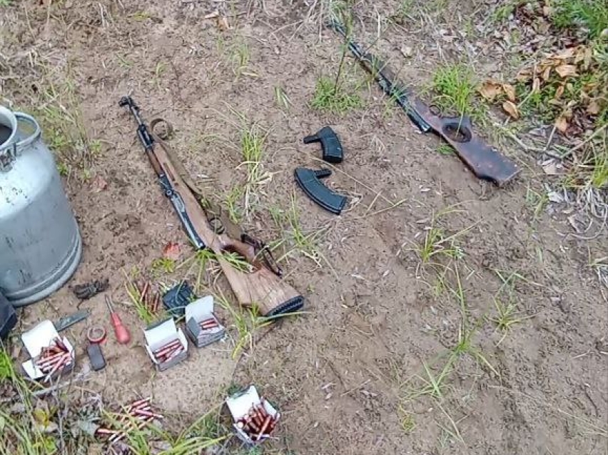 ​Сотрудники регионального Минприроды совместно с представителями общины «Гуля» во время рейда обнаружили тайник с оружием