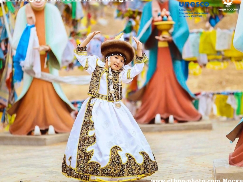 Забайкальцы могут принять участие в 6-м Международном фотоконкурсе «Мама и дети в национальных костюмах»