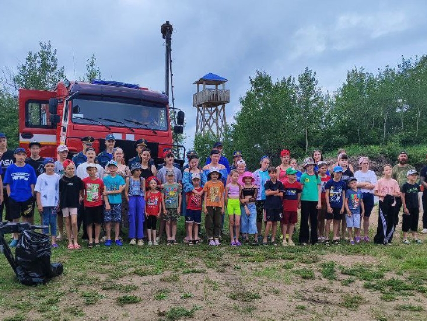 ​Воспитанники центра «Надежда» познакомились с работой МЧС на берегу озера Арахлей