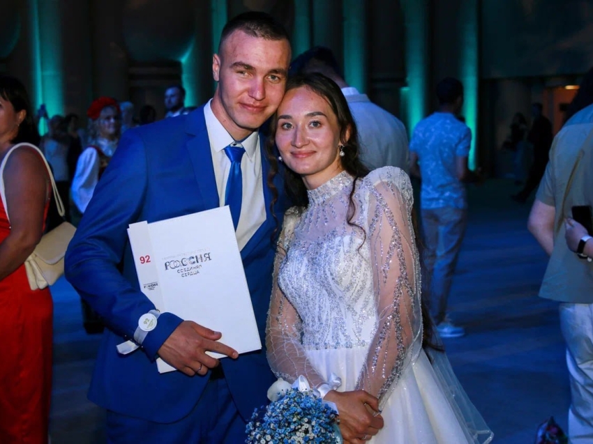 ​Молодая семья из Борзи получила в подарок сертификат от губернатора Забайкалья