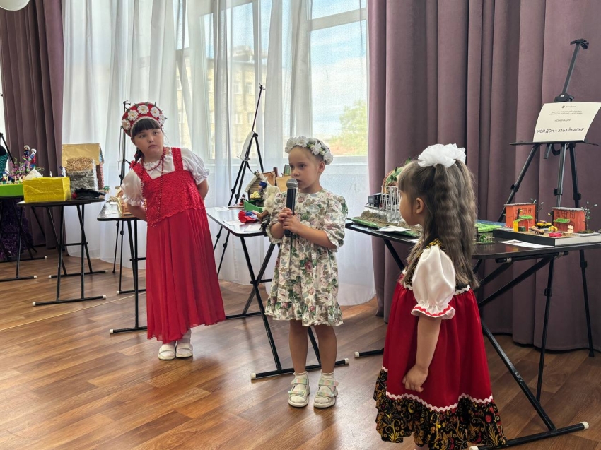 ​Больше 1000 детей Забайкалья приняли участие в конкурсе творческих работ Форума «Моя земля – моя семья»