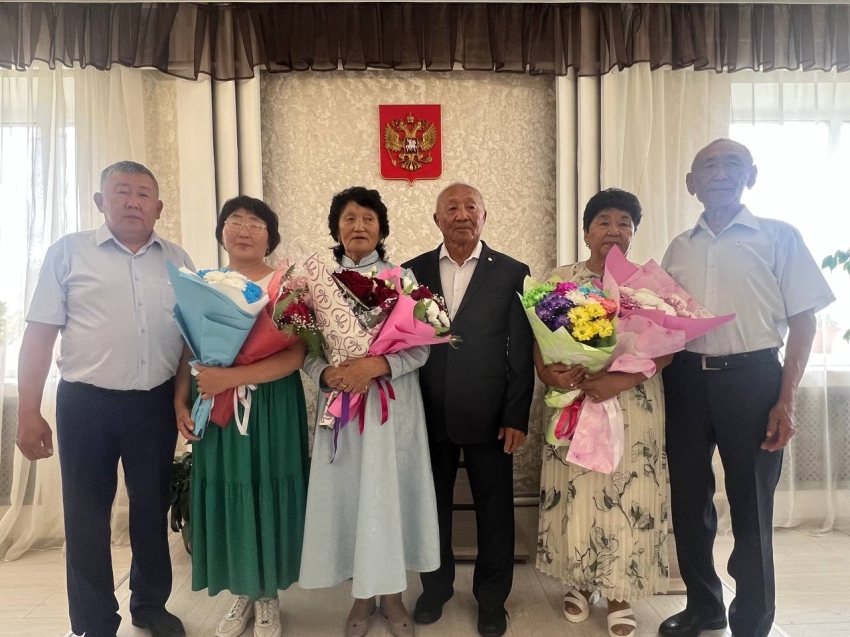 Три семьи из Дульдурги получили знак признания своей любви и верности​