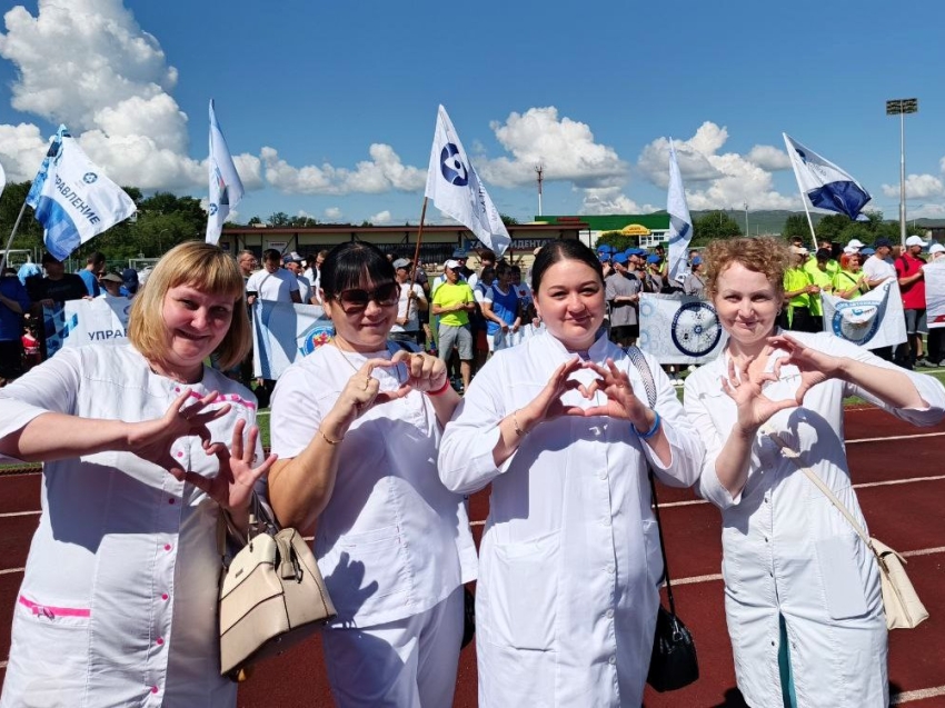 Медики Краснокаменска проверили состояние здоровья прямо на стадионе