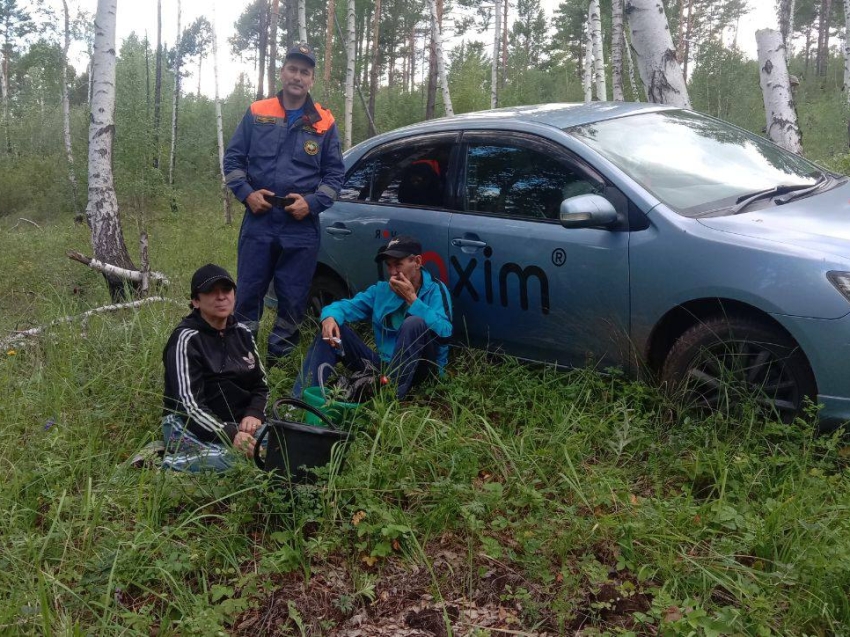 С​пасатели Забайкалпожспаса нашли грибников, заблудившихся в лесу под Новокручининском
