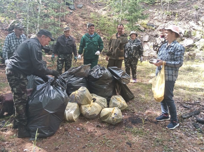 Две несанкционированные свалки убрали сотрудники Тунгокоченского лесничества в рамках акции «​Чистый лес»