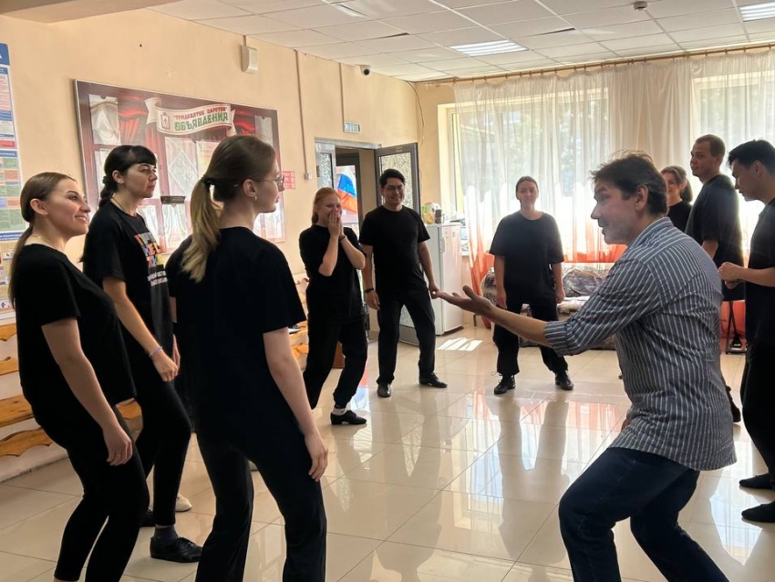 Мастер-классы от педагога ВГИКа проводят для артистов театра кукол в Забайкалье 