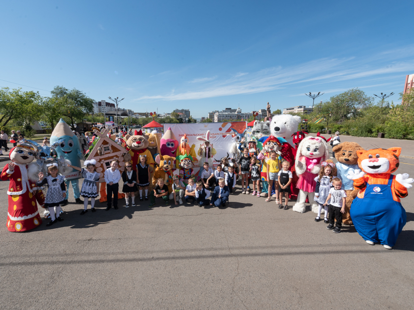 Пенной вечеринкой, диджей-сетом и динозаврами удивят школьников Забайкалья перед новым учебным годом
