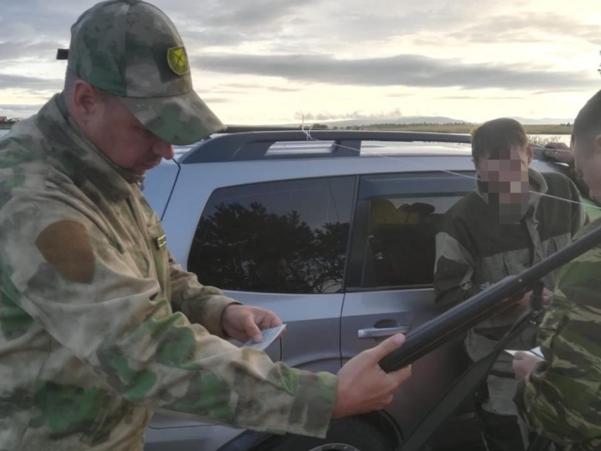 ​Сотрудники регионального Минприроды изъяли охотничьи оружия и патроны у нарушителей в Джилинском заказнике
