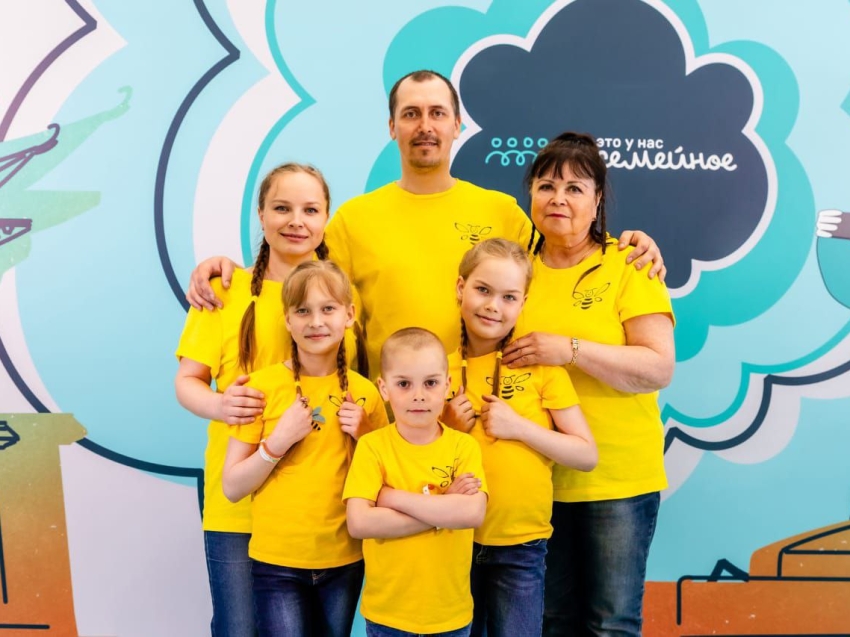 ​Снять мультфильм и составить древо: как дружная семья пчеловодов из Забайкалья идет к победе