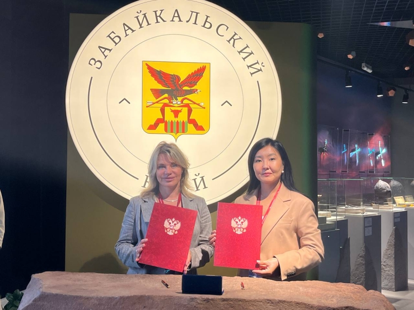 ВЭФ-2025: Минэконом Забайкалья подписал соглашение о сотрудничестве с Минэком Магаданской области  