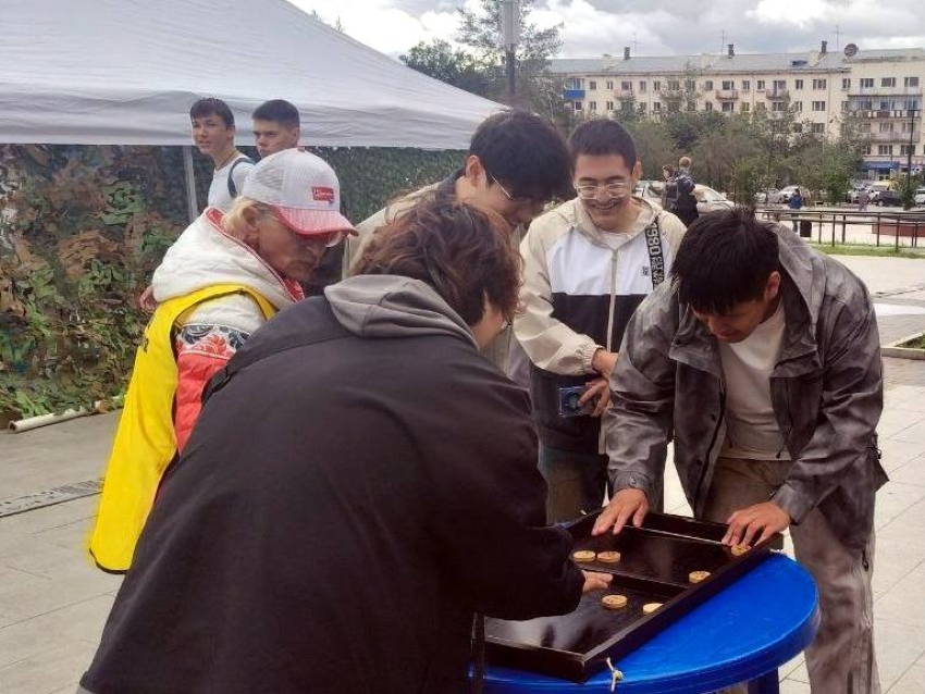 ​Участники «Форума СВОих» попробовали сыграть в необычные игры